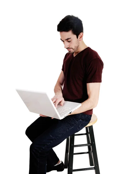 Uomo con laptop bianco . — Foto Stock