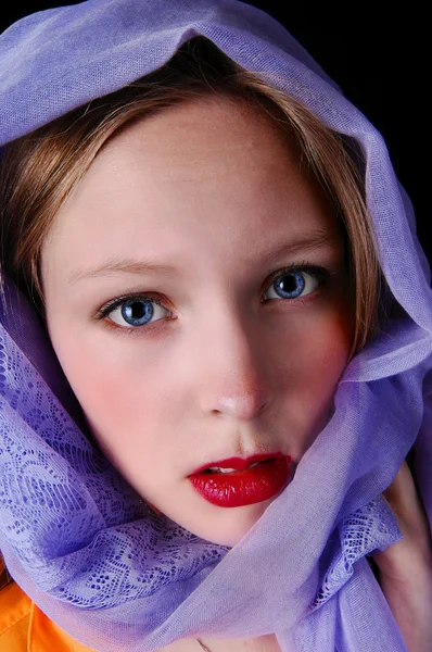 Девушка с шарфом . — стоковое фото