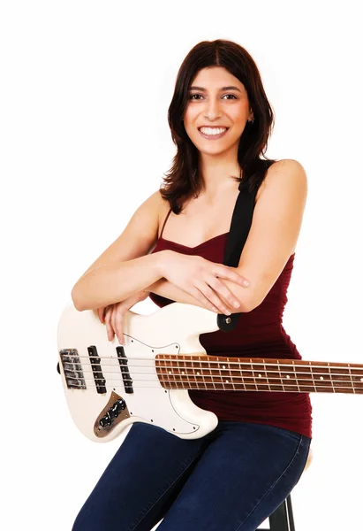 Mulher sentada com guitarra . — Fotografia de Stock