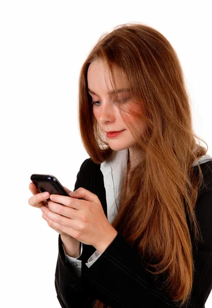 Vrouw texting op telefoon. — Stockfoto