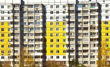 Bir apartman cephesi