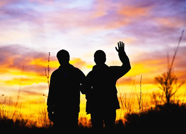 Hallo. twee mannen staan op de achtergrond — Stockfoto