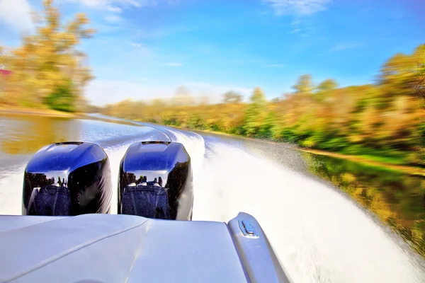 güçlü tekne yarışı