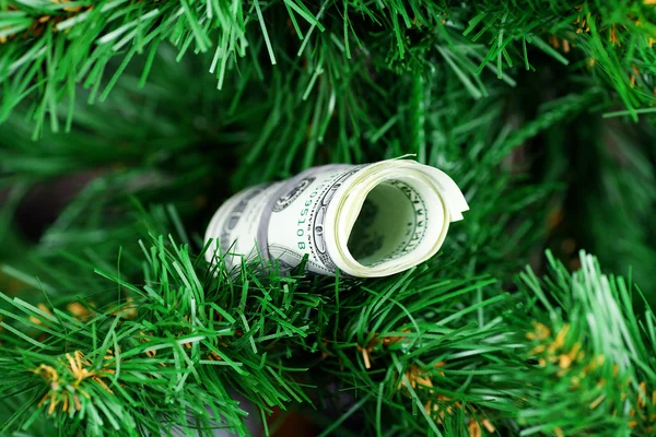Pilha de dólares na árvore de Natal — Fotografia de Stock