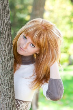 güzel genç redhead genç kadının portresi