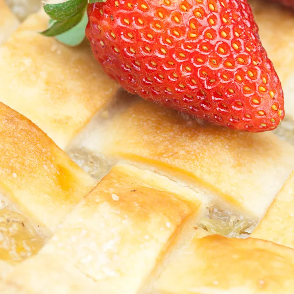 Hintergrund von Apfelkuchen und Erdbeeren — Stockfoto