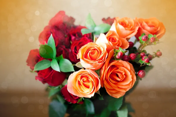 Букет разноцветных роз с боке — стоковое фото