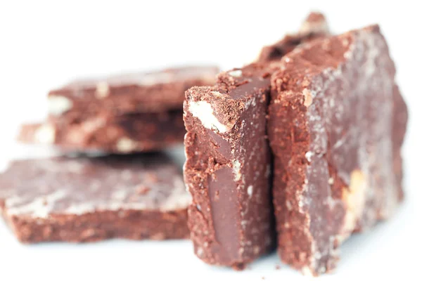 Stack av isolerade på vit choklad — Stockfoto