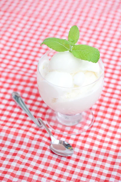 Ice cream with mint in a glass bowl on plaid fabric — Stock Photo, Image