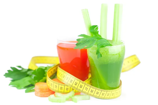 测量磁带、 玻璃芹菜汁、 胡萝卜汁玻璃 — 图库照片
