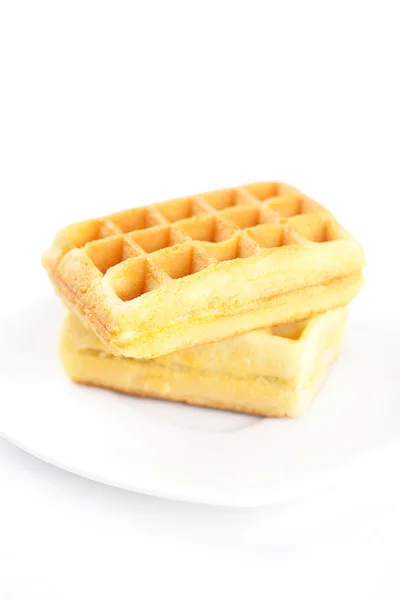 Waffles belgas em uma placa isolada em branco — Fotografia de Stock