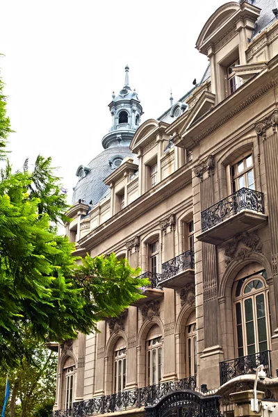 Французское здание в Буэнос-Айресе, Аргентина — стоковое фото