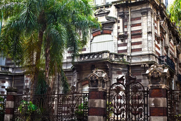 Edifício de estilo francês em Buenos Aires, Argentina — Fotografia de Stock