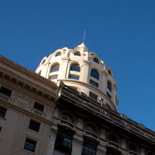 Buenos aires, Arjantin, kalbinde güzel bina — Stok fotoğraf