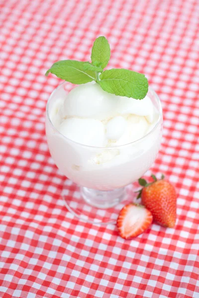 Ice cream with mint in a glass bowl and strawberry on plaid fabr — Stock Photo, Image