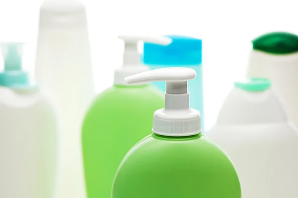 Contenitori cosmetici isolati su bianco — Foto Stock