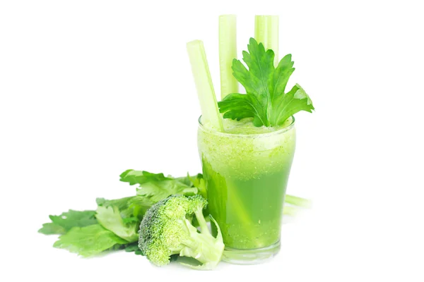 Broccoli, sedano e vetro con succo di sedano isolato su bianco — Foto Stock