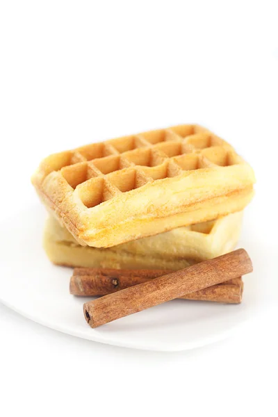 Waffles belgas em uma placa isolada em branco — Fotografia de Stock