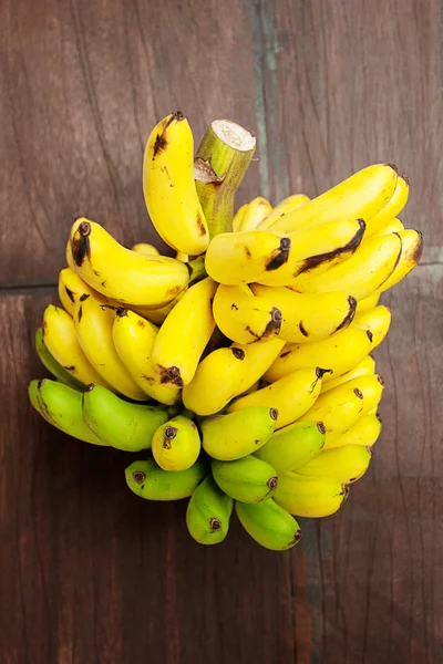 Bunch of bananas on a wooden surface — Stock Photo, Image