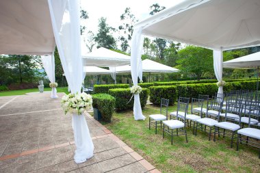 Düğün marquee ile gül buketleri