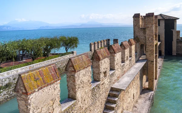 Gardameer fortificatie in sirmione — Stockfoto