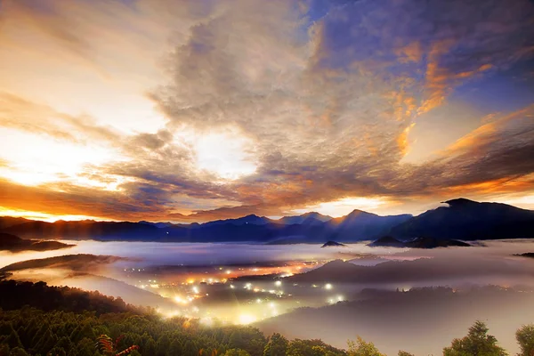 Jinlong hegyre sunrise, Tajvan — Stock Fotó