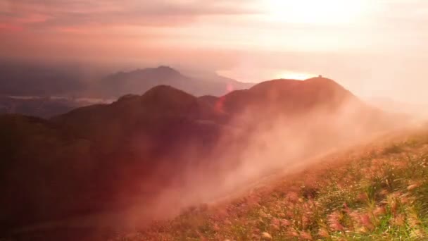 Tatun górskiego wodospadu chmura i zachód słońca, Tajwan — Wideo stockowe