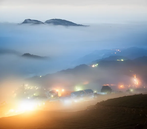 令人惊叹的日出和山 — 图库照片