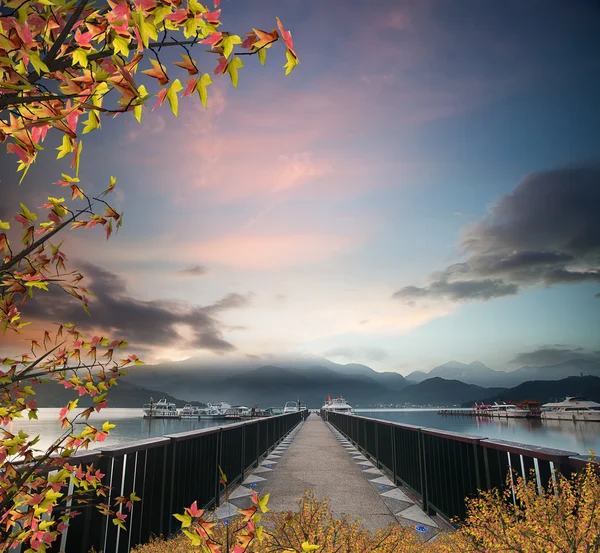 Sun moon lake mixed with nice maple — Stock Photo, Image