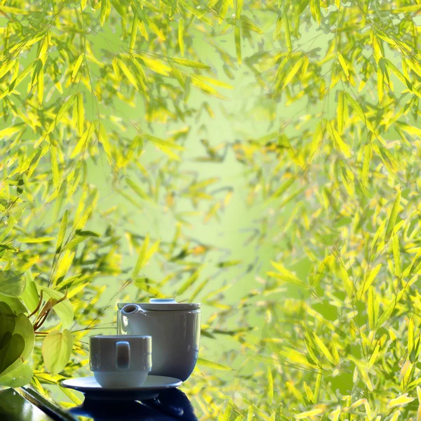Tazza di tè con sfondo di bambù — Foto Stock