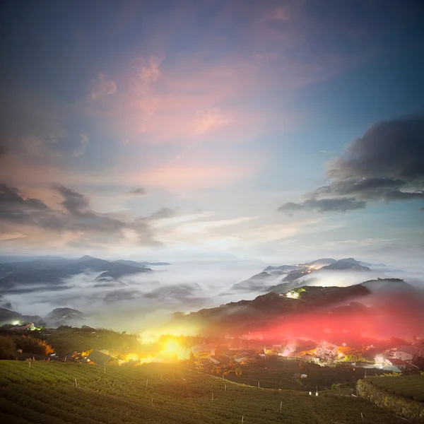 Erstaunlicher Sonnenaufgang und Wolkenmeer — Stockfoto