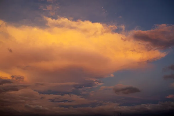 Schöner blauer Himmel — Stockfoto