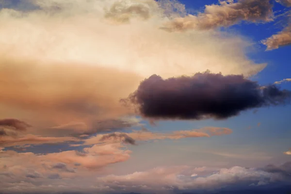 Schöner blauer Himmel — Stockfoto