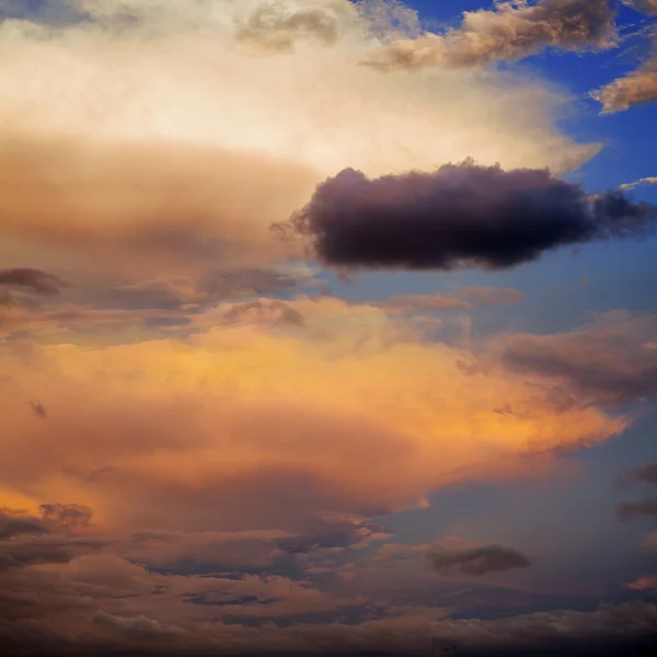 Schöner blauer Himmel — Stockfoto