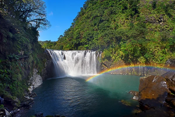 Cachoeira majestosamente bonita — Fotografia de Stock