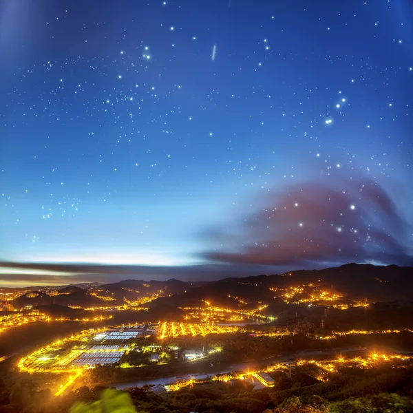 Vista notturna della città di Taipei, Taiwan — Foto Stock