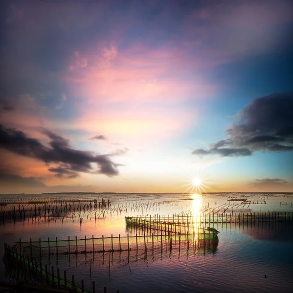 Schöner Sonnenuntergang und Wolken — Stockfoto