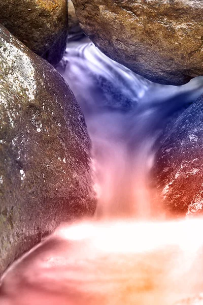 Paisagem com uma cachoeira em uma soma — Fotografia de Stock