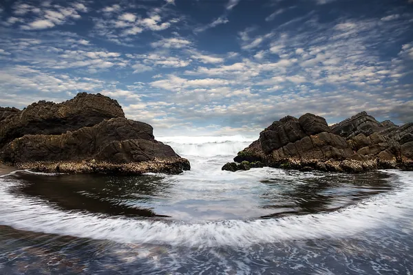 Mar y roca al atardecer. Naturaleza —  Fotos de Stock