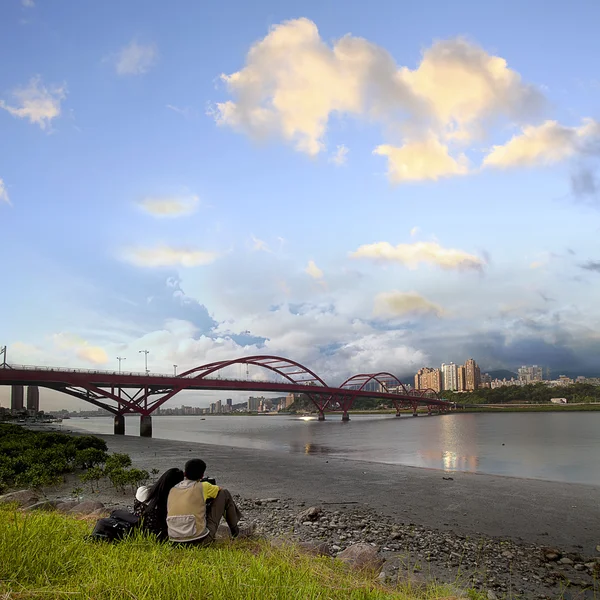 Hermoso río y puente en Taipe —  Fotos de Stock