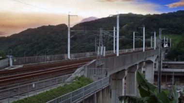 yüksek hızlı hızlı tren