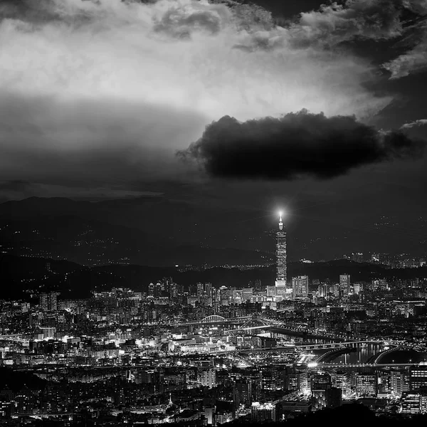 มุมมองกลางคืนของเมืองไต้หวัน ไต้หวัน — ภาพถ่ายสต็อก