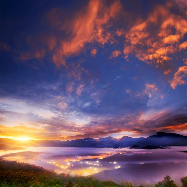 Beautiful sunrise in the mountain — Stock Photo, Image