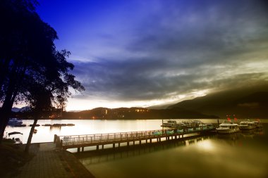 Görünüm ünlü güneş ay Gölü