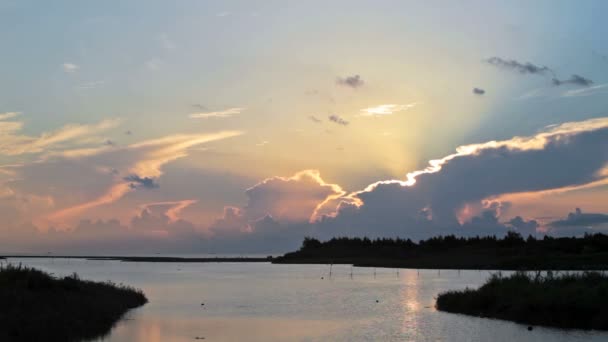 Güzel plaj ile beautful sunrise — Stok video