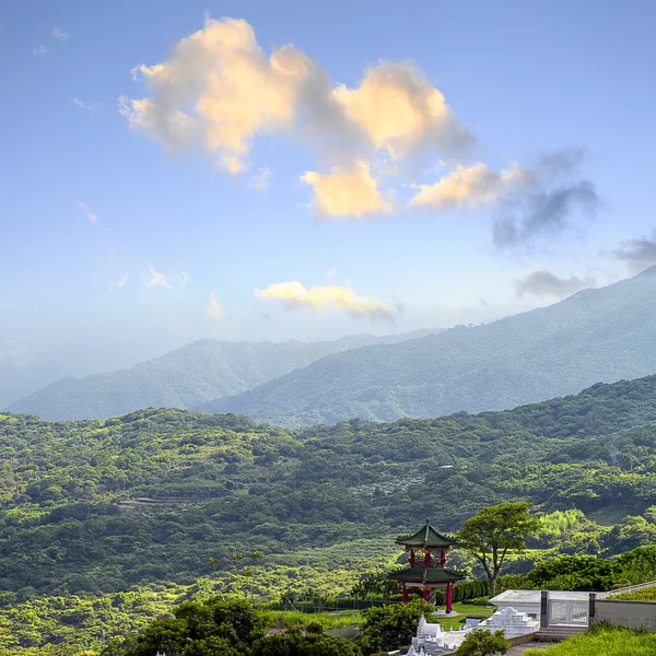 Montanhas paisagem sob manhã — Fotografia de Stock