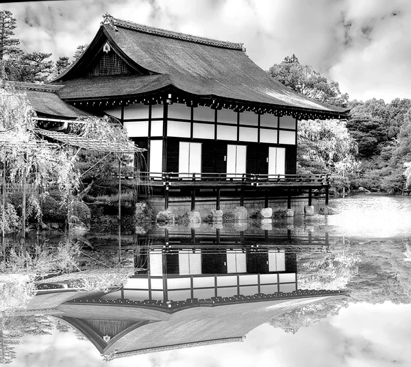 Pěkný pohled s chrámem na Japonsko — Stock fotografie