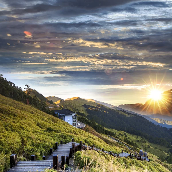 Belle vue sur la haute montagne — Photo