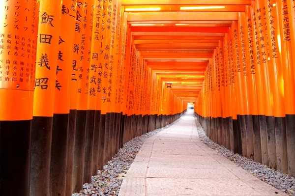 Close-up van torii gates bij fushimi inari schrijn in kyoto, japan.fushimi inari schrijn — Stockfoto