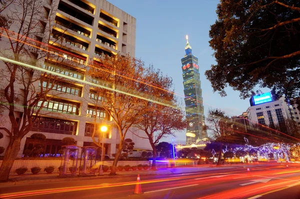 La vista nocturna de la ciudad de Taipei — Foto de Stock